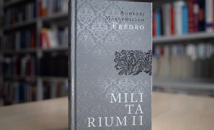 Szara okładka książki Mlitarium II