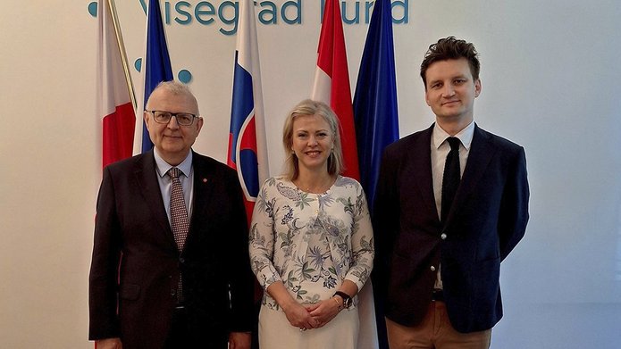Prof. Kazimierz Michał Ujazdowski and Dr Michał Matlak with Linda Kapustová Helbichová