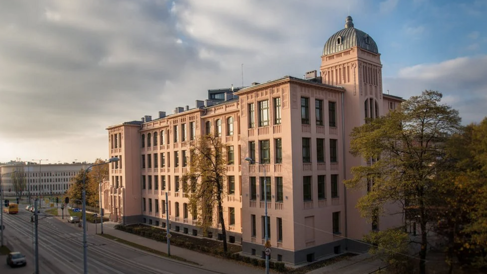 Widok budynku rektoratu z góry