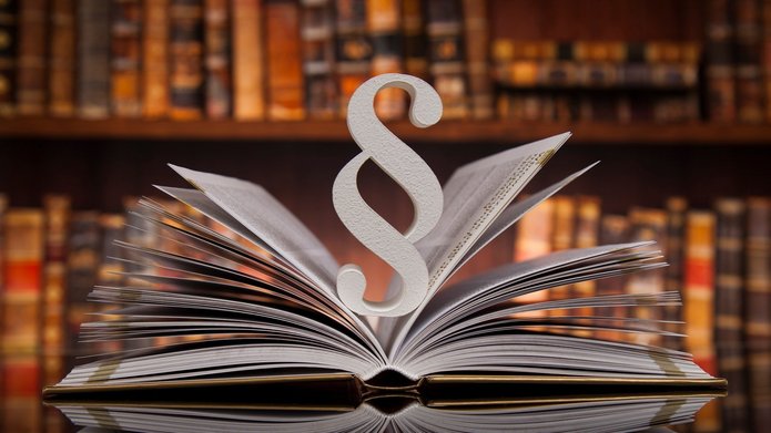 Otwarta książka z paragrafem