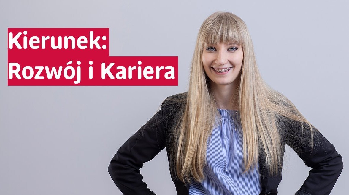 Studentka w marynarce i niebieskiej koszuli