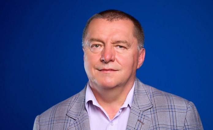 a portrait photo of Dr Bogdan Lach